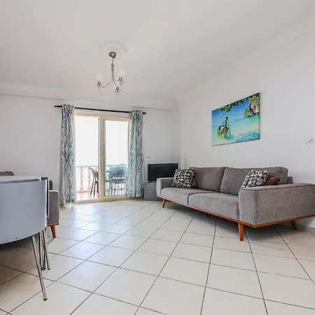 Sea View Flat W Shared Pool 6 Min To *