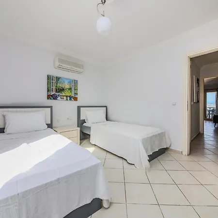 Otel Sea View Flat W Shared Pool 6 Min To Boğaziçi