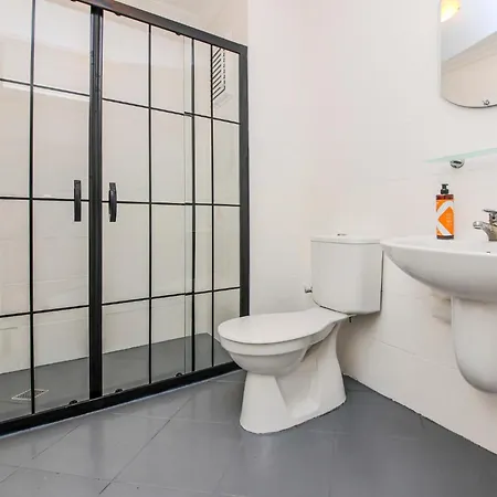 Sea View Flat W Shared Pool 6 Min To *
