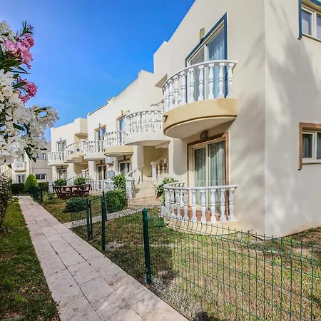 Sea View Flat W Shared Pool 6 Min To Boğaziçi