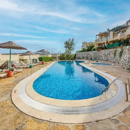 Sea View Flat W Shared Pool 6 Min To *
