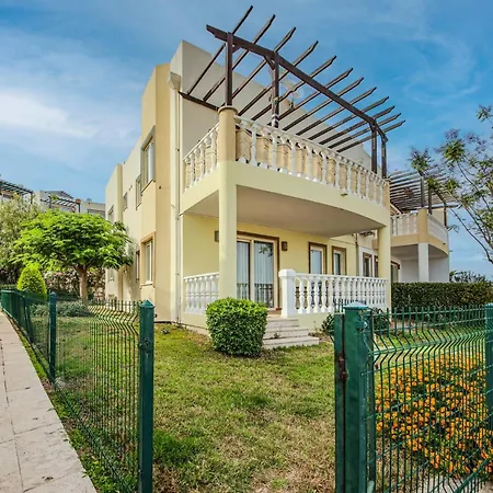 Sea View Flat W Shared Pool 6 Min To * Boğaziçi
